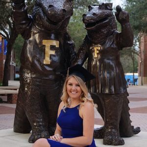 Meet your Posher, Olivia